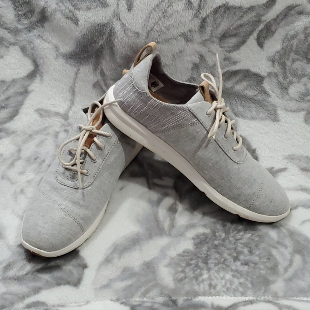 Light Gray Tom's